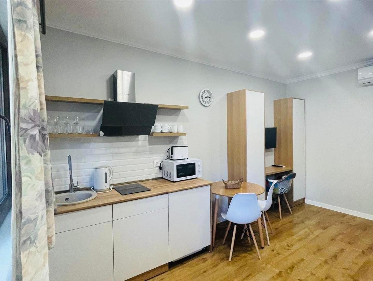 Flora Racha - Lovely Apartment Ambrolauri